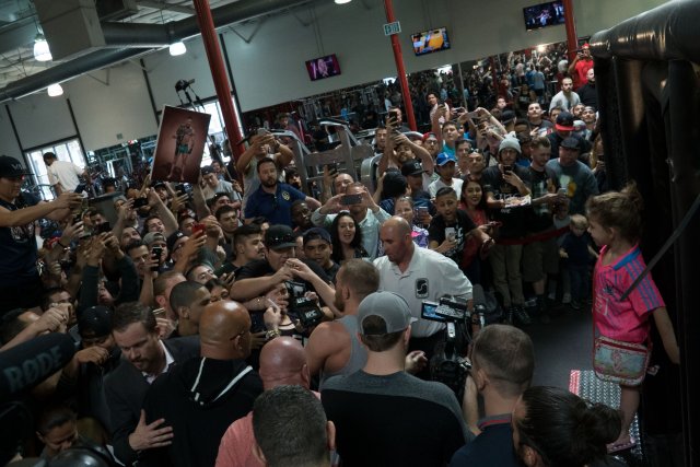 20160224053043_McGregor_Diaz5