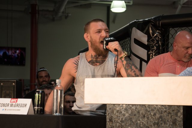 20160224053122_McGregor_Diaz10